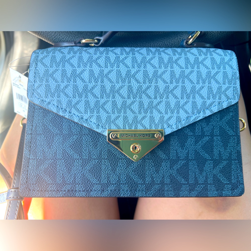 (BRAND NEW) MK purse
